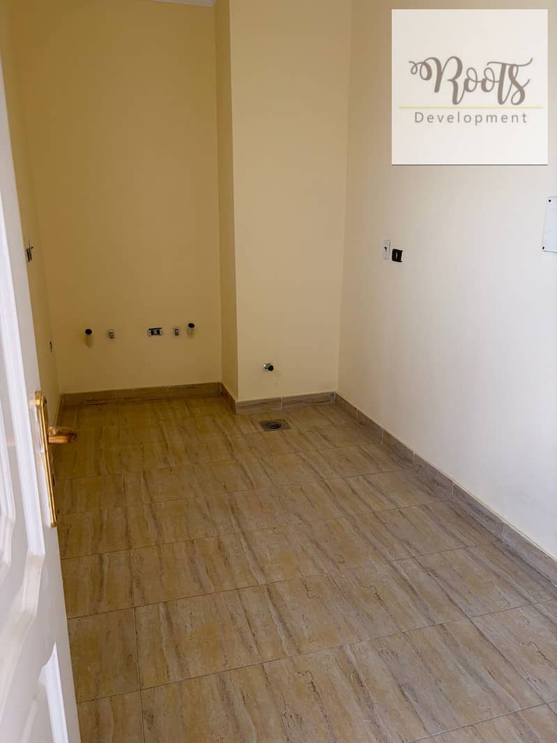 For Rent Standalone Villa With Garden ,Overlooking Landscape,Fully Finished ,in Royal City Compound, AlSheikh Zayed. - Widok 5