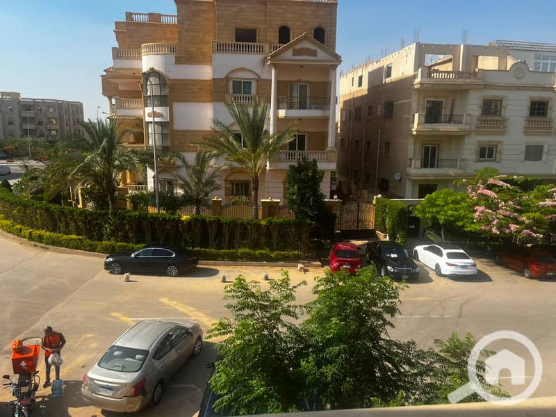 A unique apartment in Al Banafseg Villas, fully finished, with a clear sea view overlooking a garden. - Widok 3