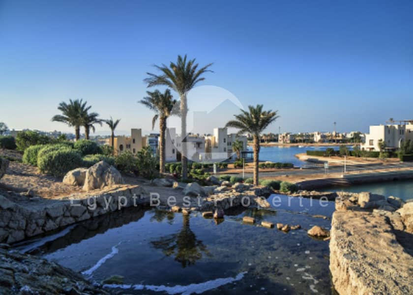 FLOATING CHALET 3 BEDROOMS FULL SEA VIEW FOR SALE IN NEW GOUNA RED SEA FULLY FINISHED BY ORASCOME VERY PRIME LOCATION PRICE WITH INSTALLMENT UP 8 YEAR - Widok 3