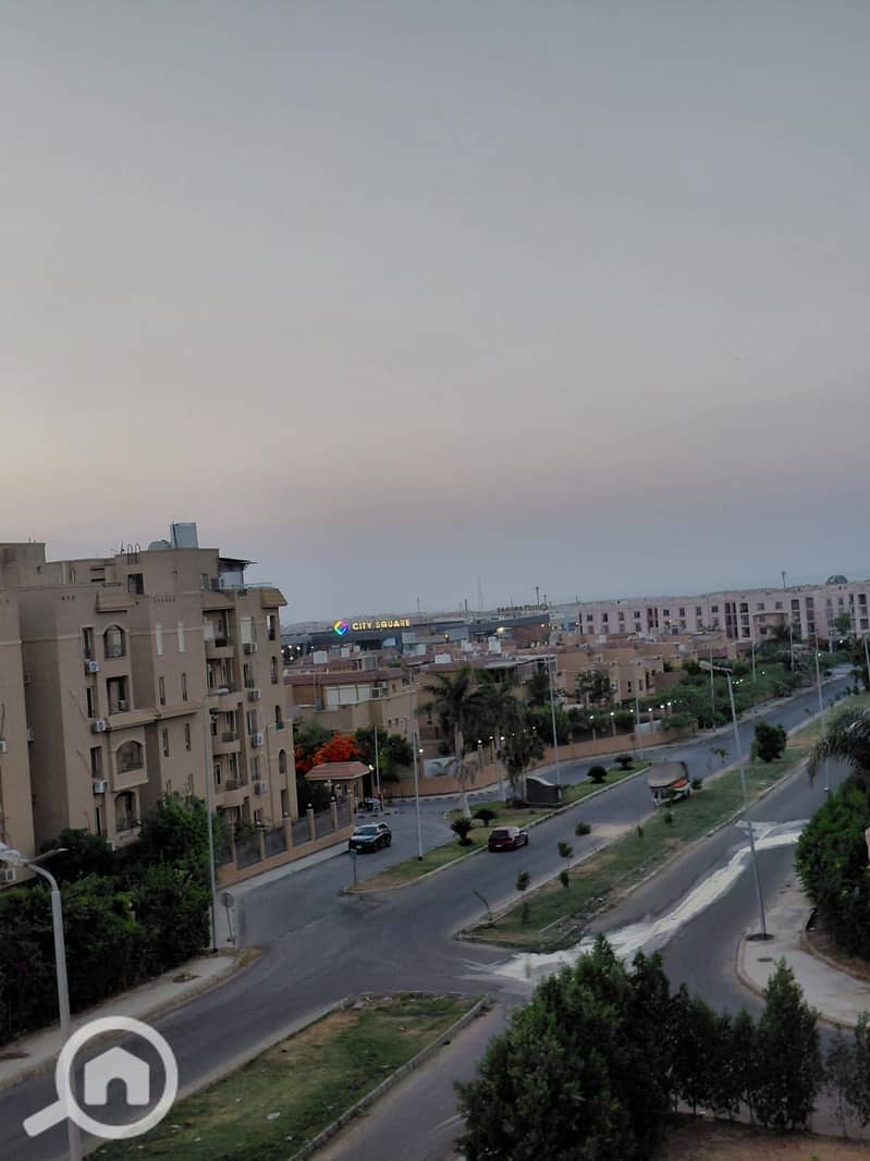 For quick sale in Dorra Cairo Compound, a 144m² duplex apartment with a 40m² roof terrace overlooking a small garden - Widok 2