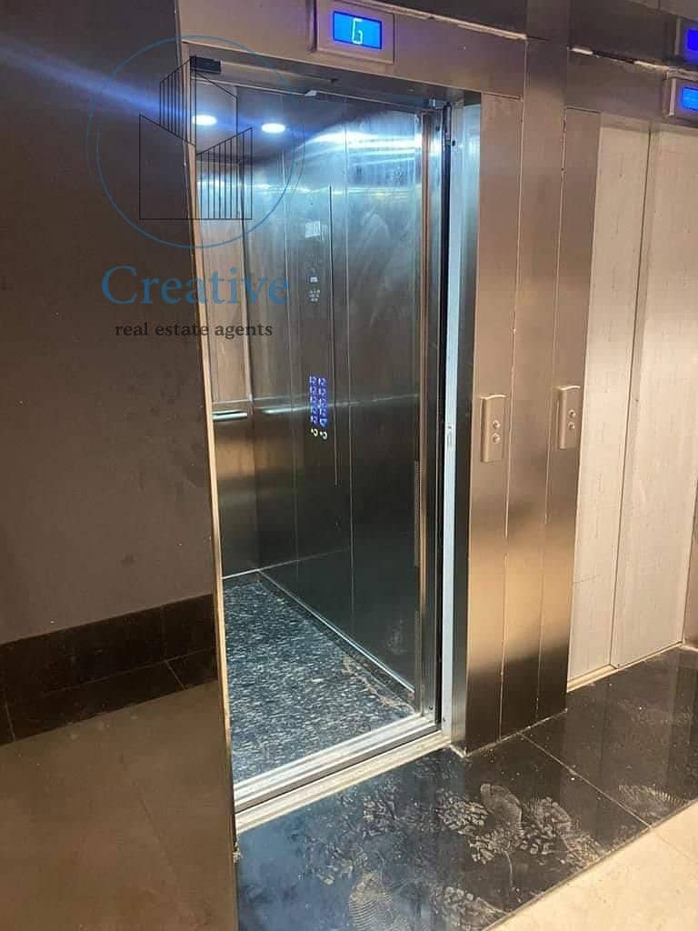 Apartment for Sale with Immediate Delivery, Featuring a Distinctive Facade and Elevator Access in R7, New Administrative Capital, Close to Madinaty - Więcej