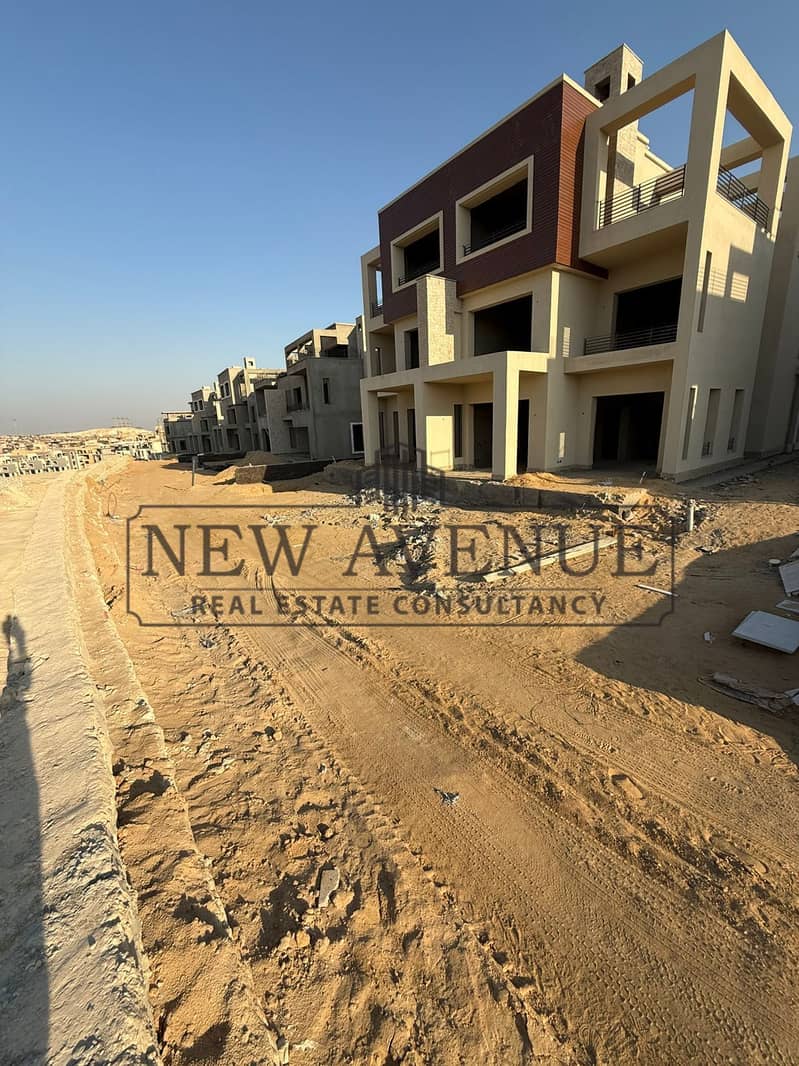 Twin House for Sale in New Giza Kingsrange Phase 2 - with prime location 2nd Row Golf View - Widok 5
