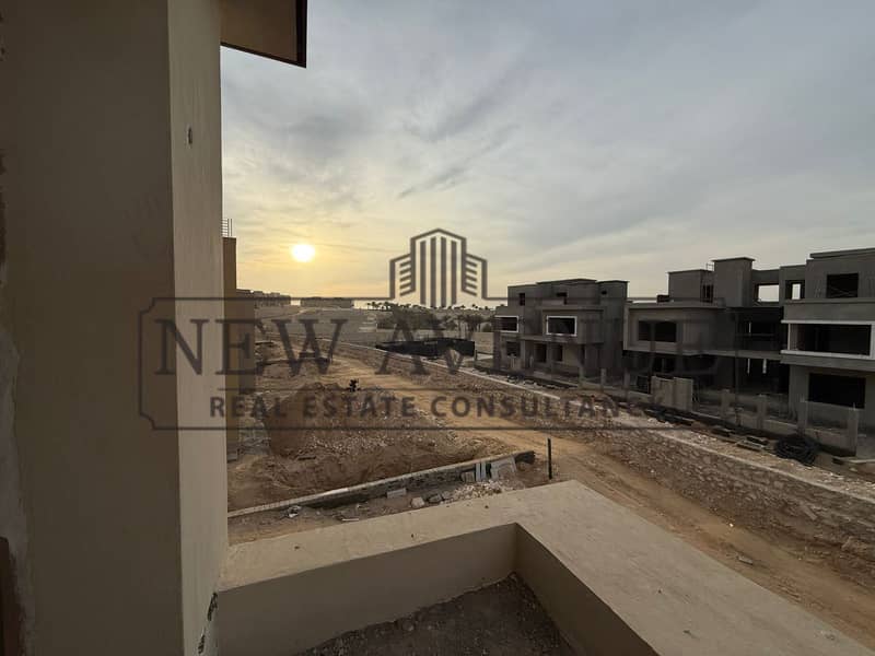Twin House for Sale in New Giza Kingsrange Phase 2 - with prime location 2nd Row Golf View - Widok 6