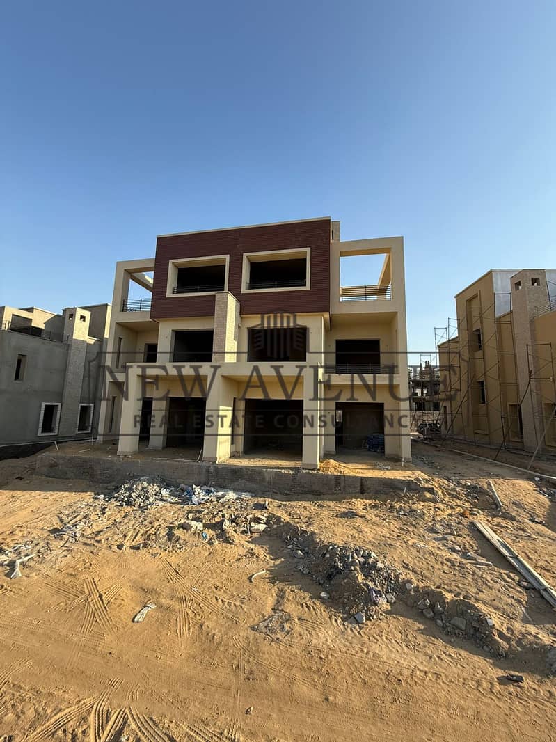 Twin House for Sale in New Giza Kingsrange Phase 2 - with prime location 2nd Row Golf View - Więcej