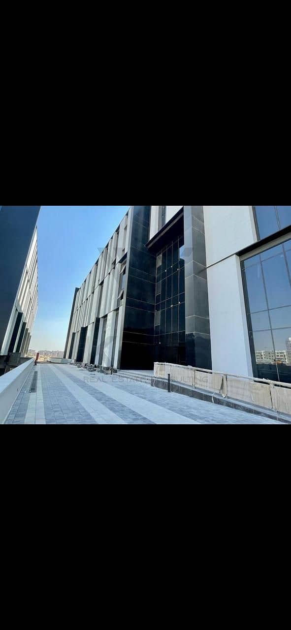 Fully finished administrative office for sale in Hyde Park - 142m² open space, ready for immediate occupancy - Widok 3