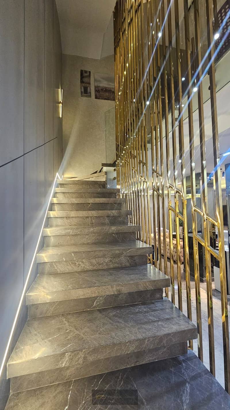 Luxury Fully Furnished Twin House for Sale in Etapa, Sheikh Zayed | 393 sqm BUA | 5 Bedrooms - Więcej