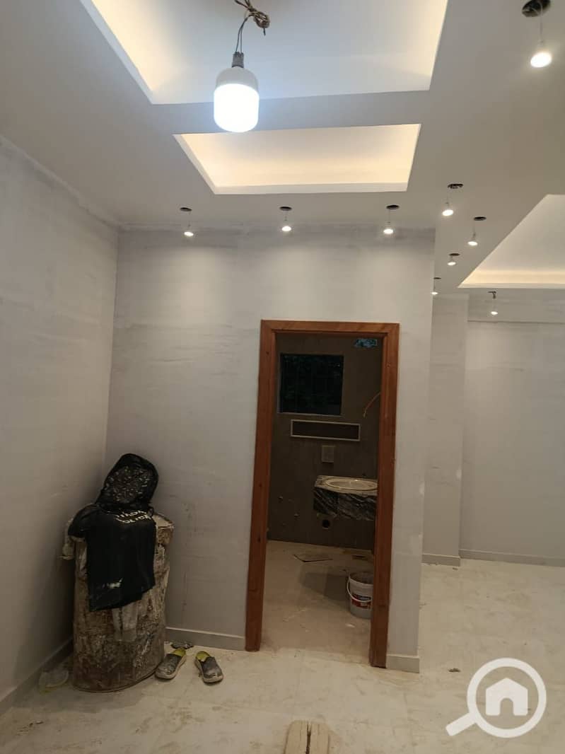 200 m apartment for rent, elevated ground floor, 3 bedrooms and 2 bathrooms, large reception, Zone 8, Sheikh Zayed City, first residence. - Widok 5