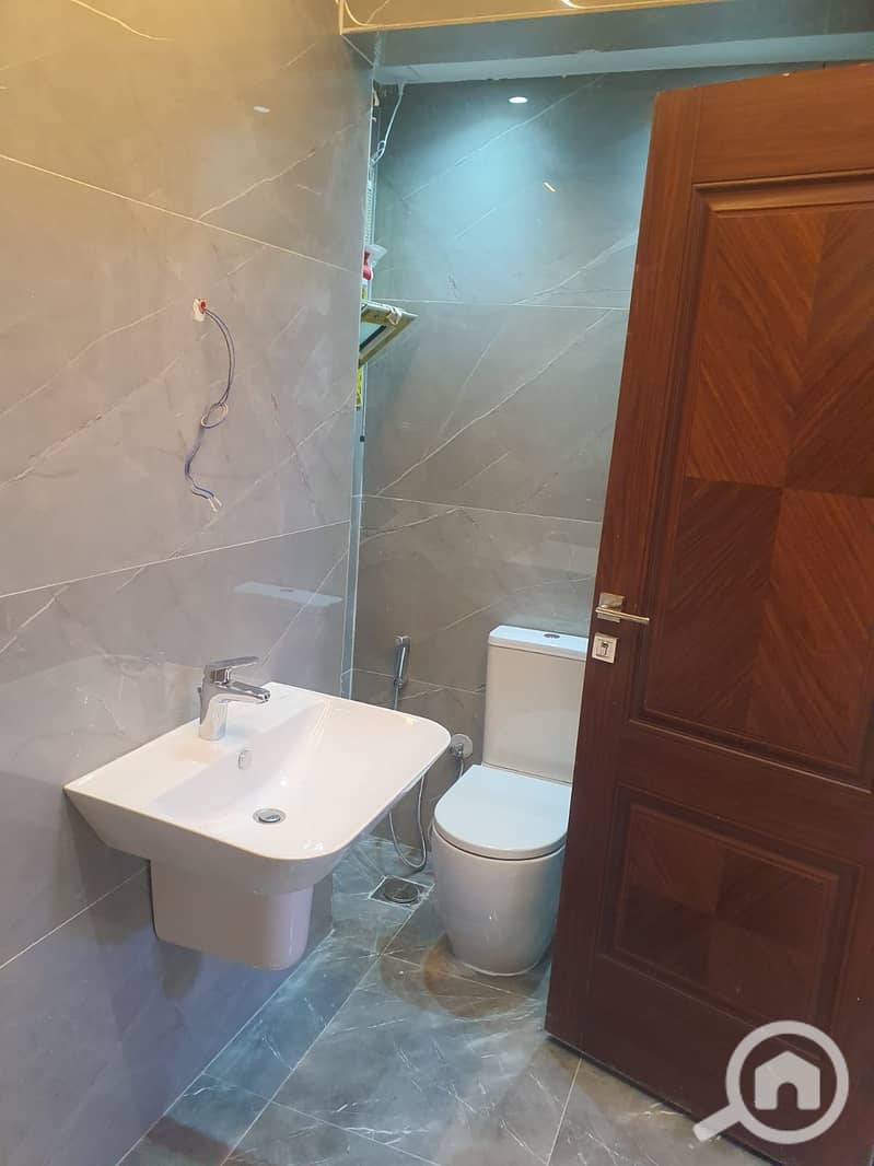 Studio for sale in New Cairo – Fifth Settlement – West Arabella Prime location in the West Arabella area, close to services and main roads. - Mehr