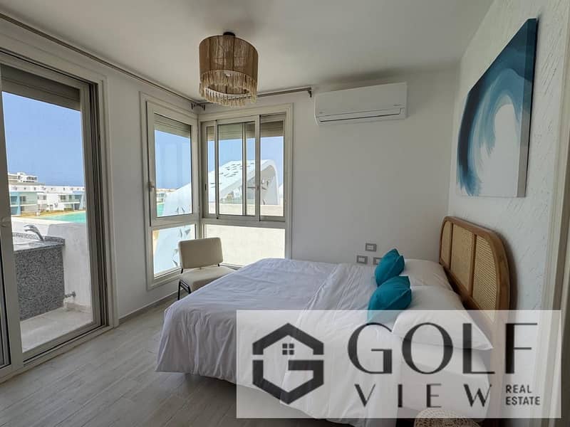 For sale: Resale, lowest price. 140 m² penthouse chalet with a 70 m² terrace in Fouka Bay on the North Coast, Ras al-Hikma. Features a direct view of - Więcej