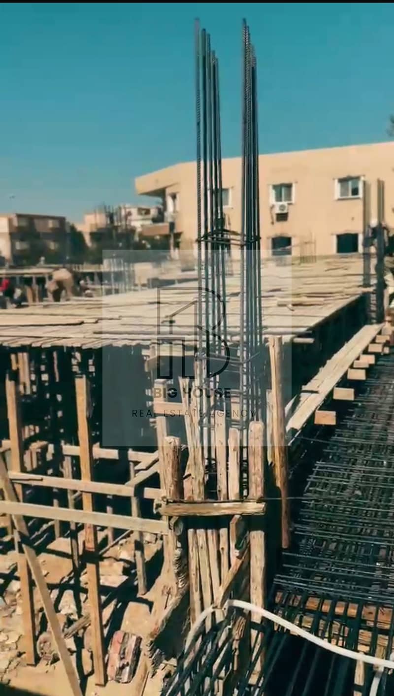 Apartment for sale with a 2-year installment plan in the Fourth District, Obour City. Prime location on the main Line 10 with a view overlooking Orabi Farms, close to the Fifth District, Farid Habib Hospital, Carrefour Obour, and Cairo-Ismailia Road. Easy - Bild 5