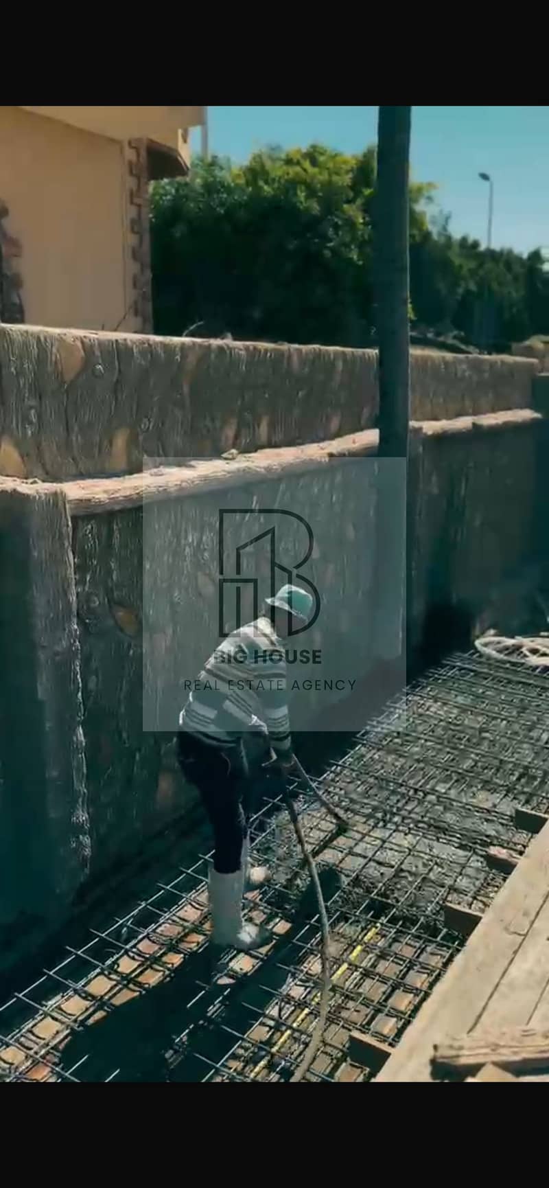 Apartment for sale with a 2-year installment plan in the Fourth District, Obour City. Prime location on the main Line 10 with a view overlooking Orabi Farms, close to the Fifth District, Farid Habib Hospital, Carrefour Obour, and Cairo-Ismailia Road. Easy - Fler