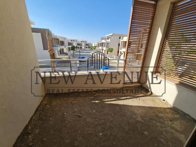 Luxury Corner Standalone Villa 5 Bedrooms 3 Master Bedrooms 2 Living Rooms 477m Land Semi Finished Prime Location - Widok 3