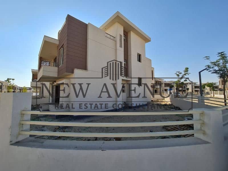 Luxury Corner Standalone Villa 5 Bedrooms 3 Master Bedrooms 2 Living Rooms 477m Land Semi Finished Prime Location - Widok 4