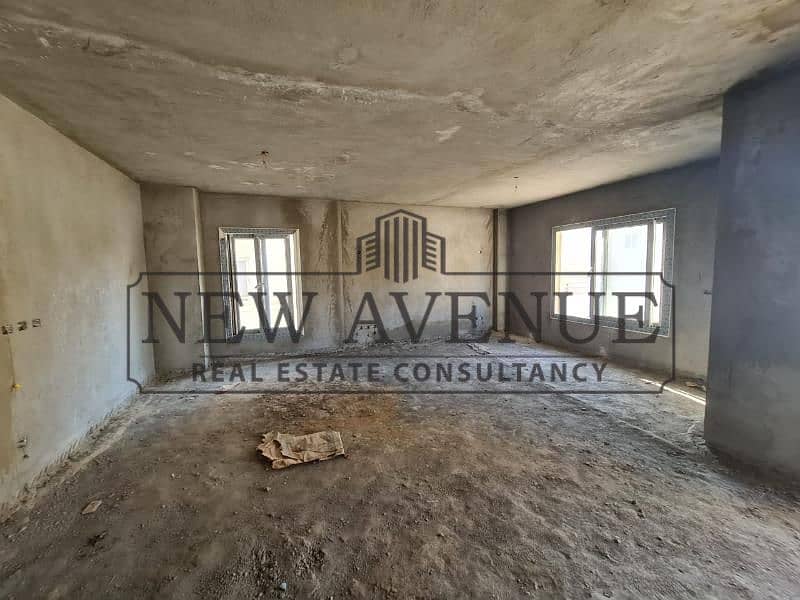Luxury Corner Standalone Villa 5 Bedrooms 3 Master Bedrooms 2 Living Rooms 477m Land Semi Finished Prime Location - Więcej