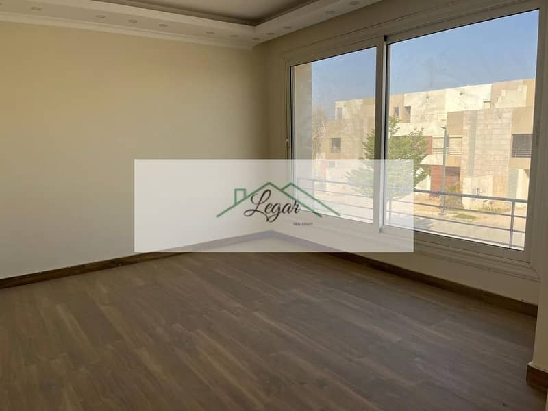 Twin house villa for rent in The Crown Compound - Palm Hills, with a direct view of the compound's largest landscaped area. - Widok 5