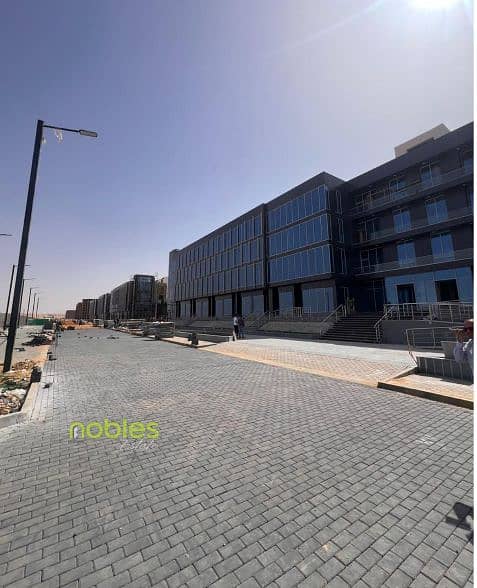Clinic ,Delivery 1 Year ,fully Finished with AC’s in a prime location 38 minutes away from New Cairo City in Dejoya 3 Strip Mall - Widok 5