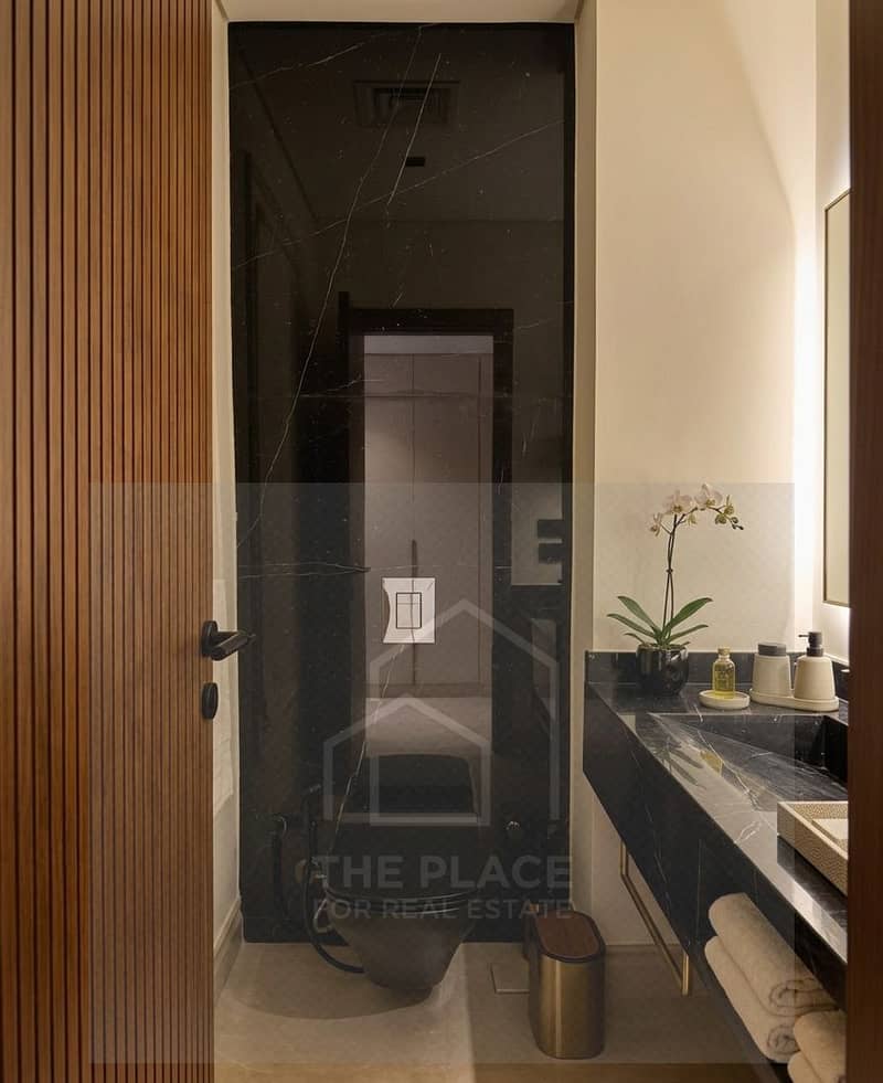 6 Gemini_Generated_Image_924eze924eze924e. png