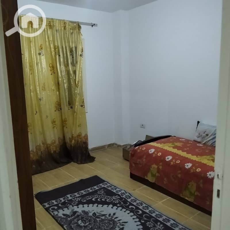 Furnished apartment for rent, one minute from the main street and the device next to four malls that have all the required services. Two rooms, a bathroom, and a kitchen. Floor: Ground. The location is very special: 800 acres – overlooking Land Escape North, close to all services, one minute from the club, swimming pools, shops, and markets. The apartment is. - Widok 3