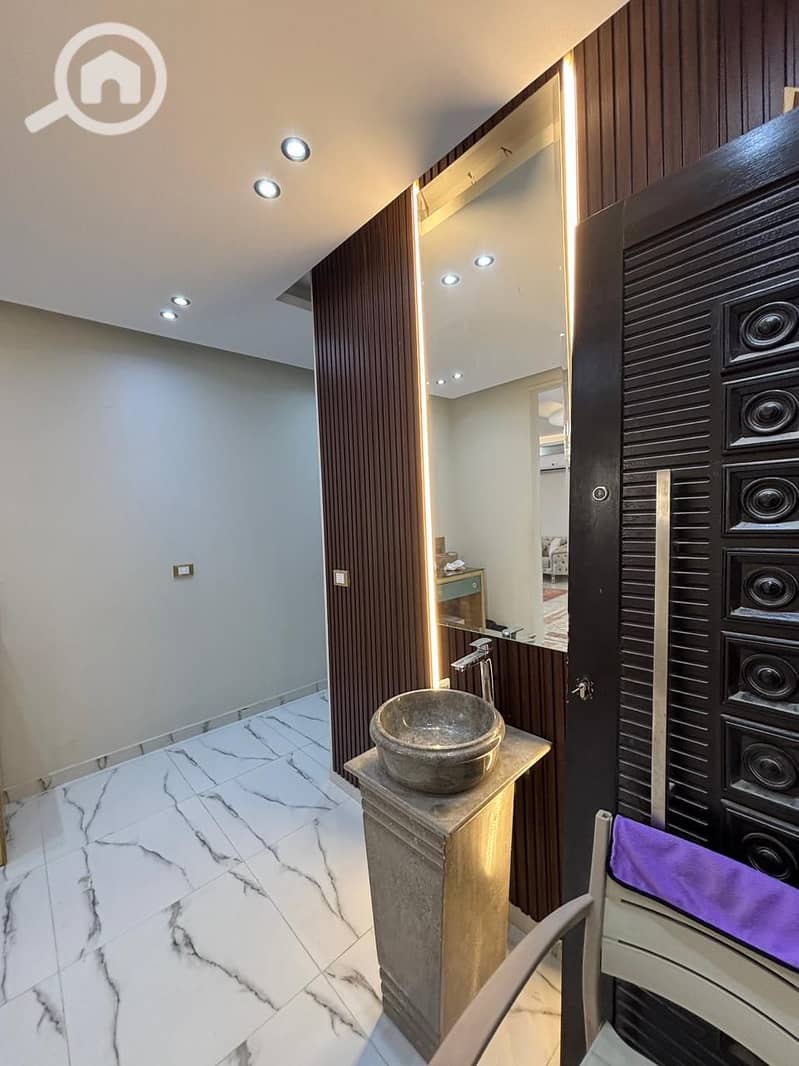 Furnished apartment for rent in One Katameya Compound, hotel-style furnishings, open view - Widok 6