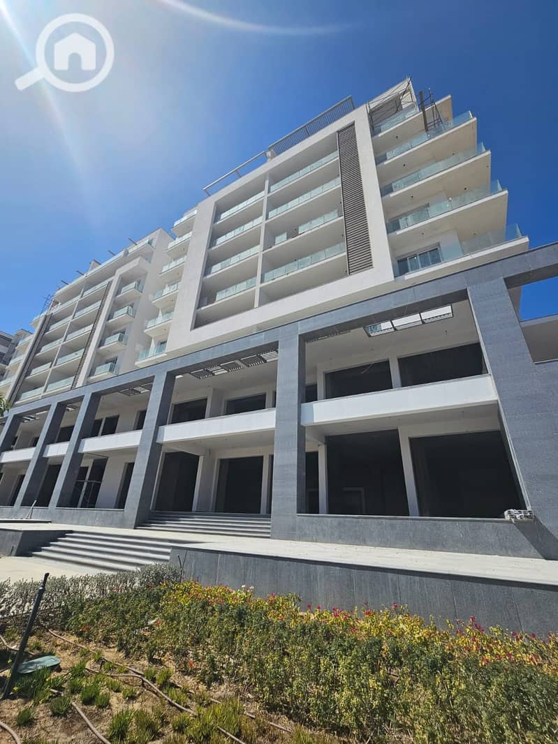 Apartment for sale ready to move with a 10% down payment in a private garden and installments over 12 years in Mazarin Compound, North Coast - Ansicht 3