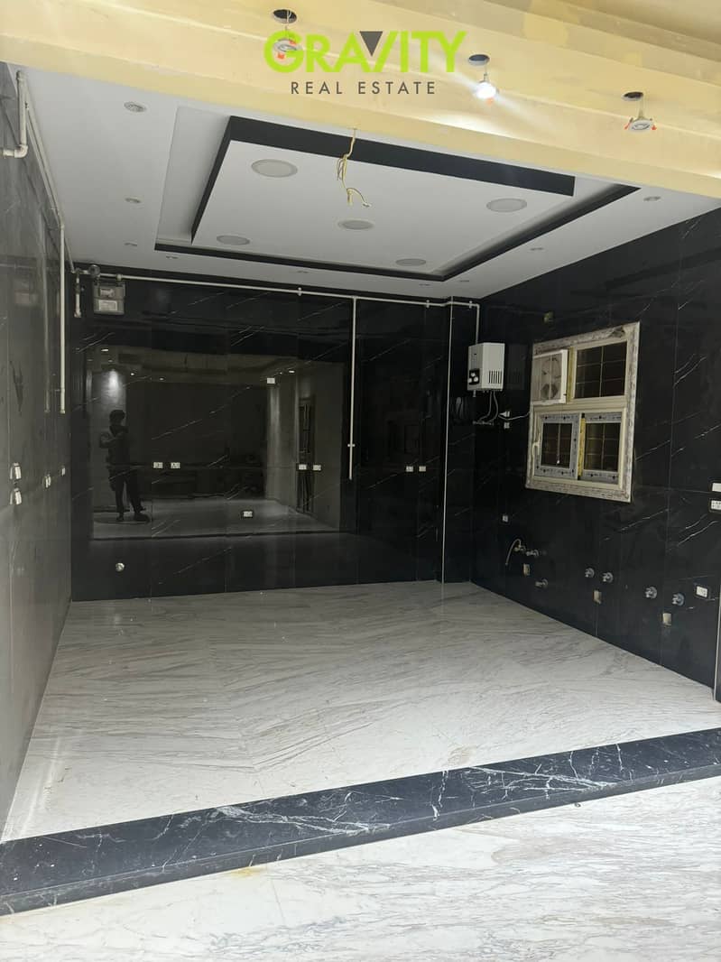With a 50% discount, a 3-bedroom apartment at the lowest price per square meter in the first Smart compound in Al-Shorouk, next to Carrefour, with installments over 10 years. Closest delivery in Al-Shorouk. - Fler