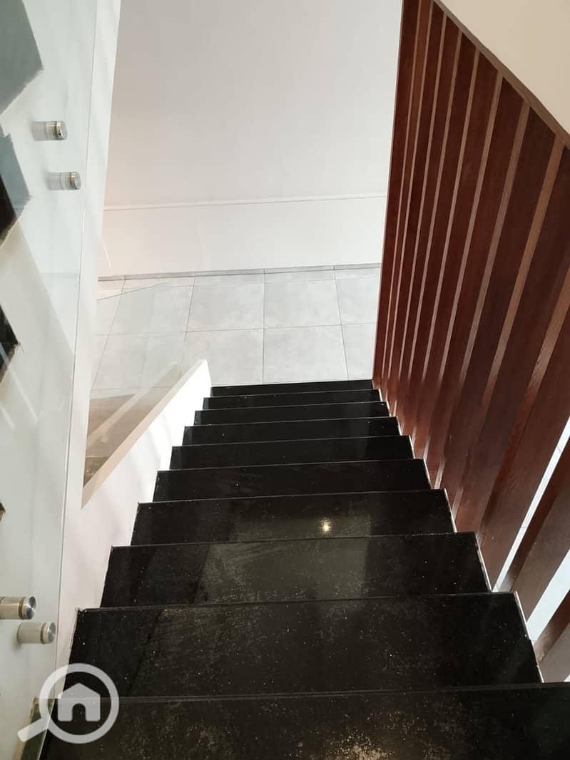Penthouse for rent 4 rooms in Green 3 compound in Sheikh Zayed 3 bathrooms reception kitchen and air conditioners private roof - Więcej