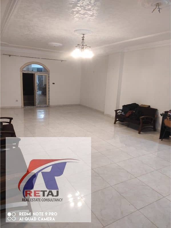 Apartment for sale in Al Yasmin 1 – First Settlement | 220 sq m | Corner unit with a clear sea view | Prime location – pohled 2