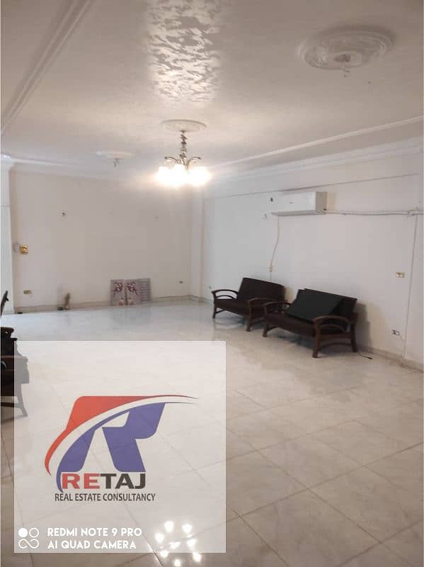 Apartment for sale in Al Yasmin 1 – First Settlement | 220 sq m | Corner unit with a clear sea view | Prime location – pohled 3