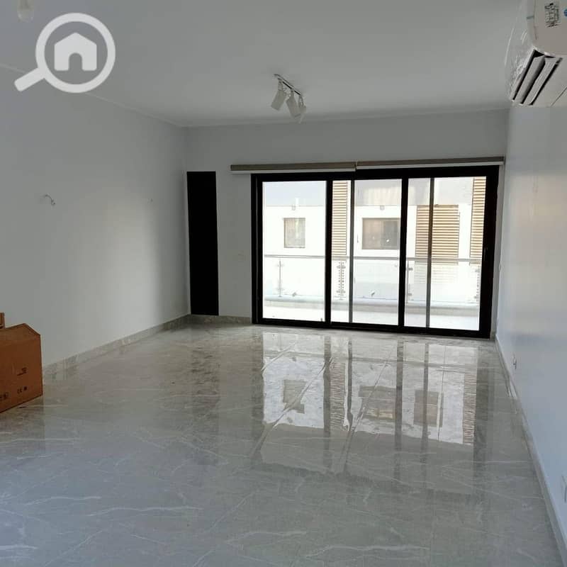 Modern apartment in One 16 Sodic – Beverly Hills – pohled 2