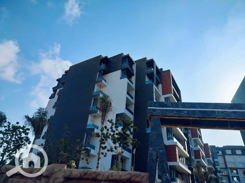 With a down payment of 600,000, your apartment is ready for immediate delivery, finished with air conditioning, located in the Diplomatic Quarter. It has 3 rooms and covers 146 square meters with a 10% down payment and installments extending up to 10 years. - Mehr