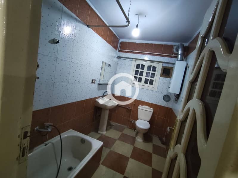 Excellent Opportunity | Registered apartment with a share of the land - built in 2010 - near Shubra Street and Rod El Farag Metro Station - Widok 5