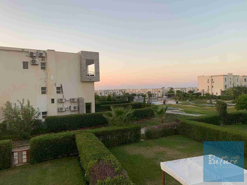 For Sale – Spacious Duplex in North Coast  Layout: 3 Bedrooms + Nanny’s Room  View: Pool and Sea  Walking Distance to the Beach: 3 minutes  Price: 3 million EGP below market value  Prime location in the heart of the North Coast – pohled 3