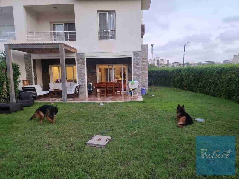 For Sale – Spacious Duplex in North Coast  Layout: 3 Bedrooms + Nanny’s Room  View: Pool and Sea  Walking Distance to the Beach: 3 minutes  Price: 3 million EGP below market value  Prime location in the heart of the North Coast – pohled 4