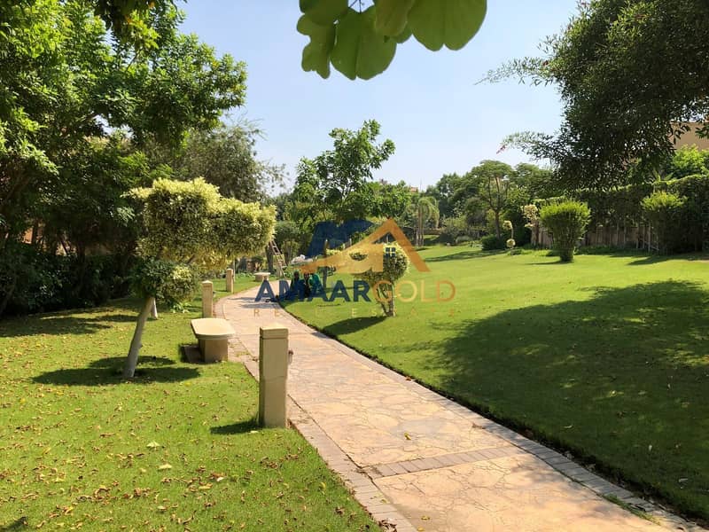 Amazing Villa for Sale in Katameya Hills in new cairo 670 sqm Land Heated Pool & Jacuzzi Near AUC, Mivida & Villette - Widok 3