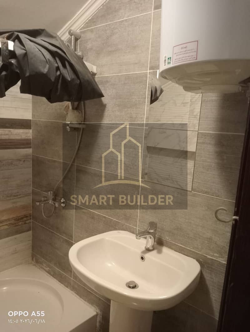 Apartment for rent inside النخيل compound, ground floor, low basement, area 150 square meters, super lux finish, 3 rooms, bathroom, and kitchen only, without reception. Prime location next to the school and the gate. - Ansicht 4
