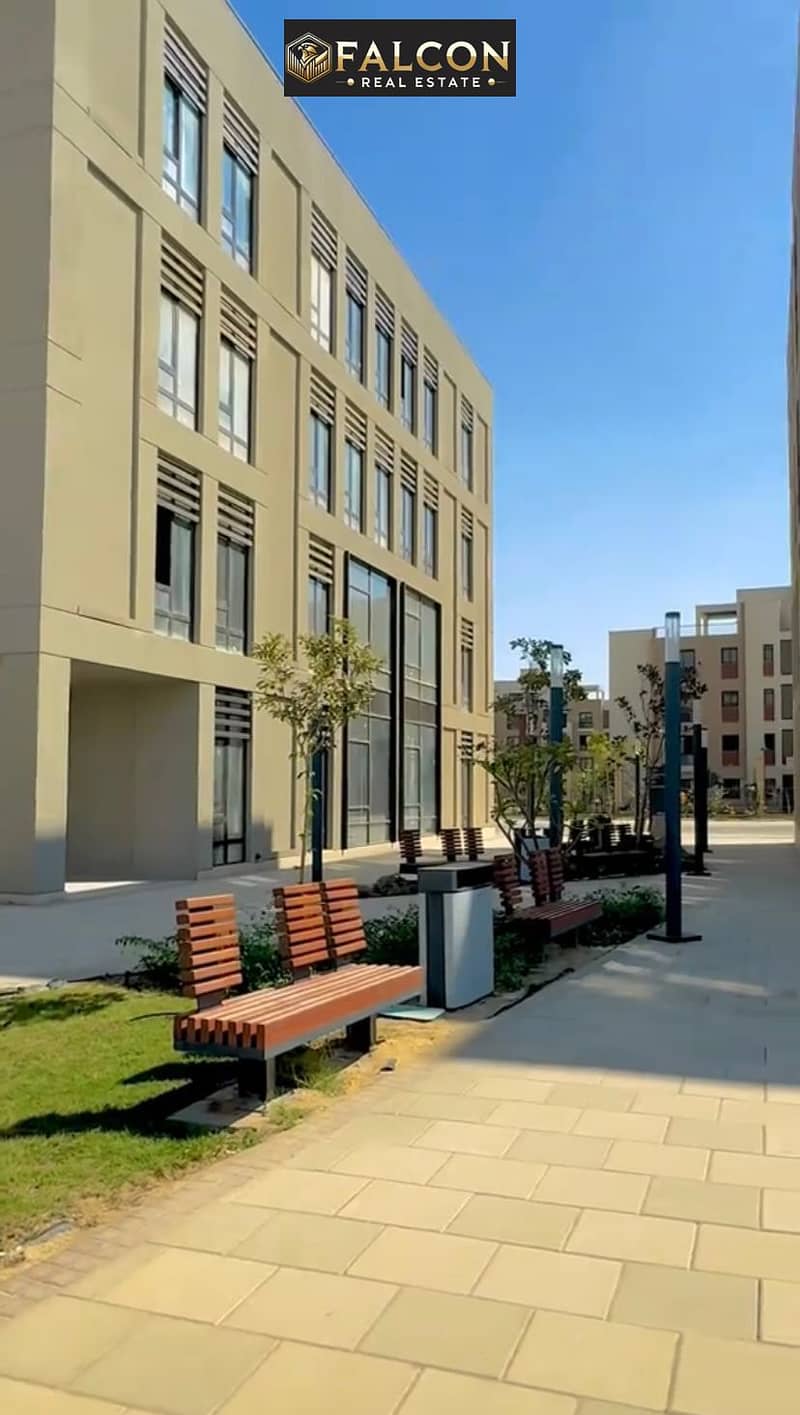 Administrative office in a strategic location in District 5, New Cairo, directly on 90th Street, available for purchase in installments. - Więcej