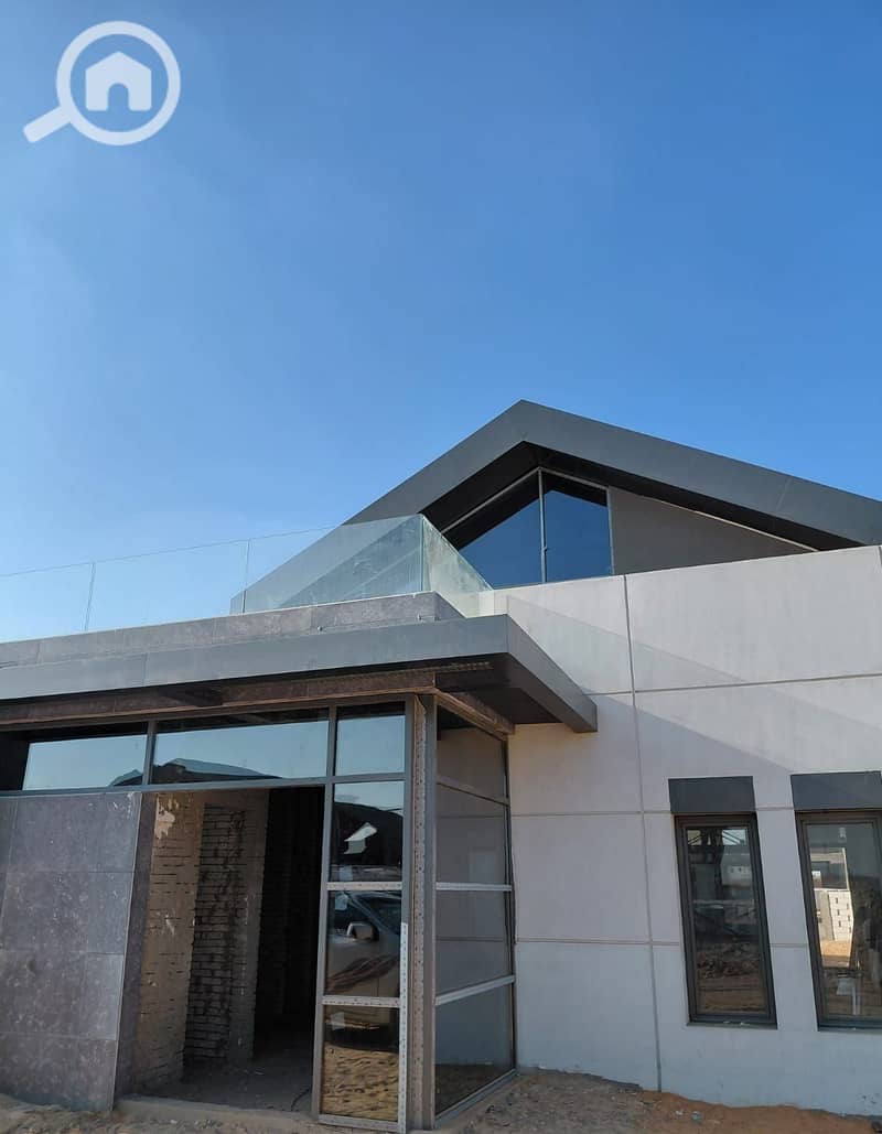 Stand alone villa for sale in Novella Compound, Sheikh Zayed, in front of Beverly Hills - Więcej