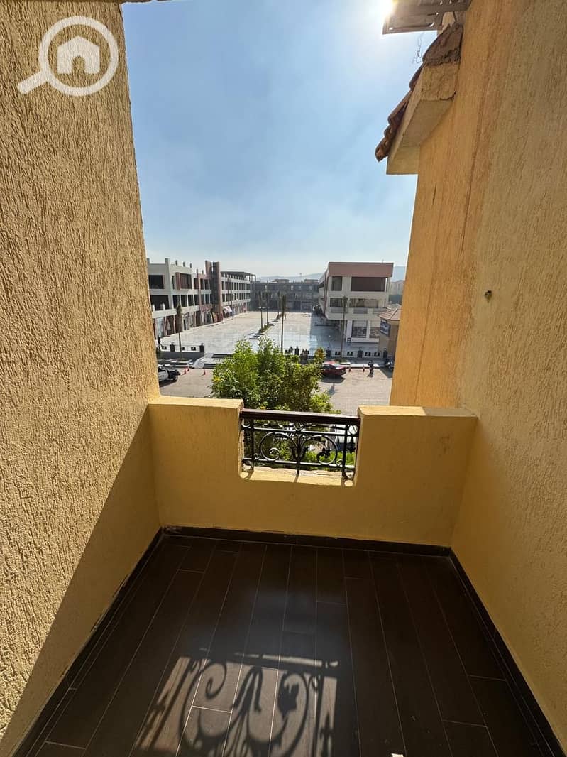 For sale inside the Al-Khomayel Compound, phase three, behind the mosque, second floor, with a view of the main street, 4 bedrooms including a small room, 3 bathrooms including a master, next to Baba Mall directly in Sheikh Zayed. - Widok 6