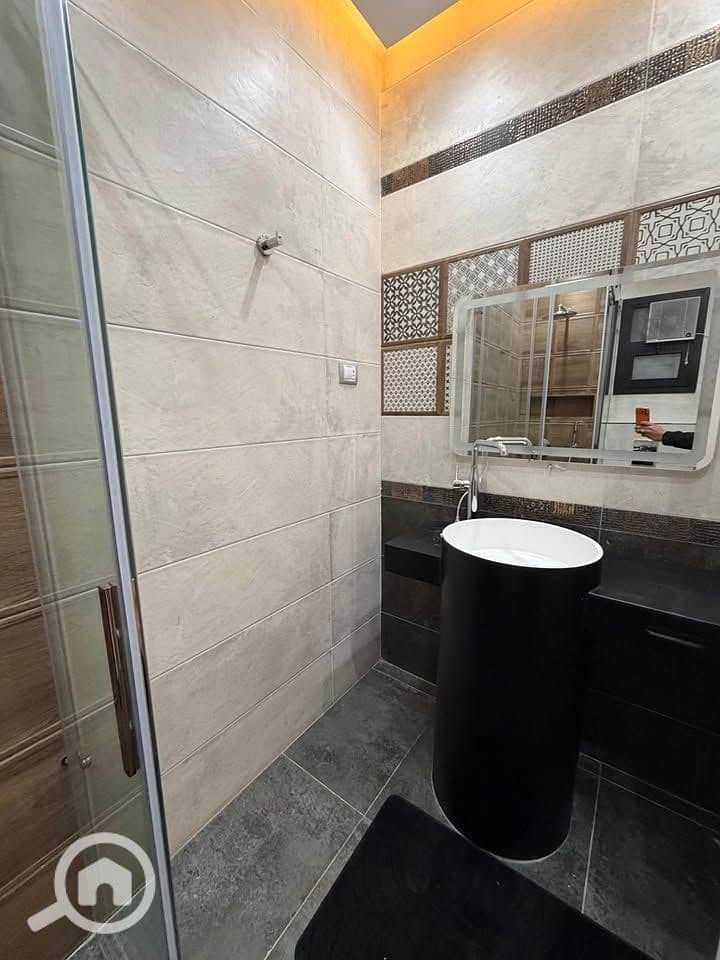 For a quick sale! || Ready-to-move apartment || In the heart of the New Capital || Semi-finished and ready for living. - Więcej