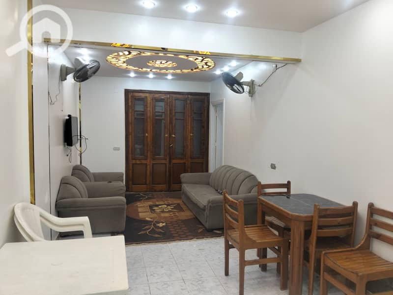 Furnished apartment for rent, new for annual rent, suitable for a family, a groom, or a company. 3 bedrooms, two-piece reception, kitchen, bathroom, first upper floor. All facilities available: water and electricity in Alexandria, Al-Ajami, kilometer 21, near the Palm Beach, fourth line from the sea in a very distinguished location. - Widok 2