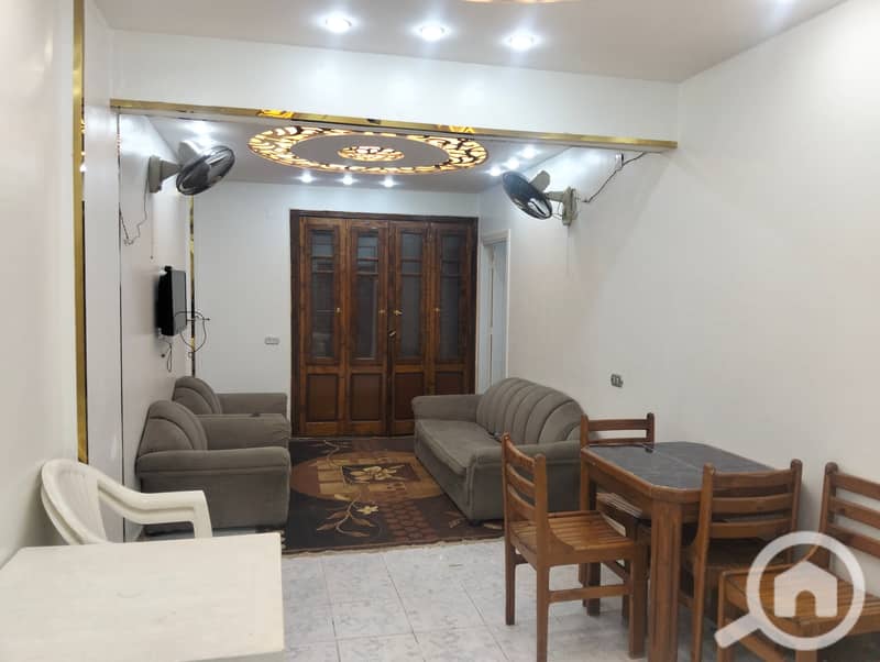 Furnished apartment for rent, new for annual rent, suitable for a family, a groom, or a company. 3 bedrooms, two-piece reception, kitchen, bathroom, first upper floor. All facilities available: water and electricity in Alexandria, Al-Ajami, kilometer 21, near the Palm Beach, fourth line from the sea in a very distinguished location. - Widok 5