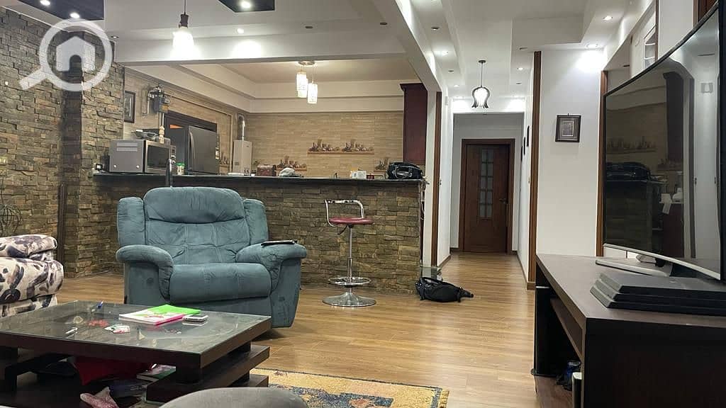 For quick sale in Al Narges Buildings, Fifth Settlement: 130 sq m furnished apartment with ultra-super-lux finishing - Widok 2