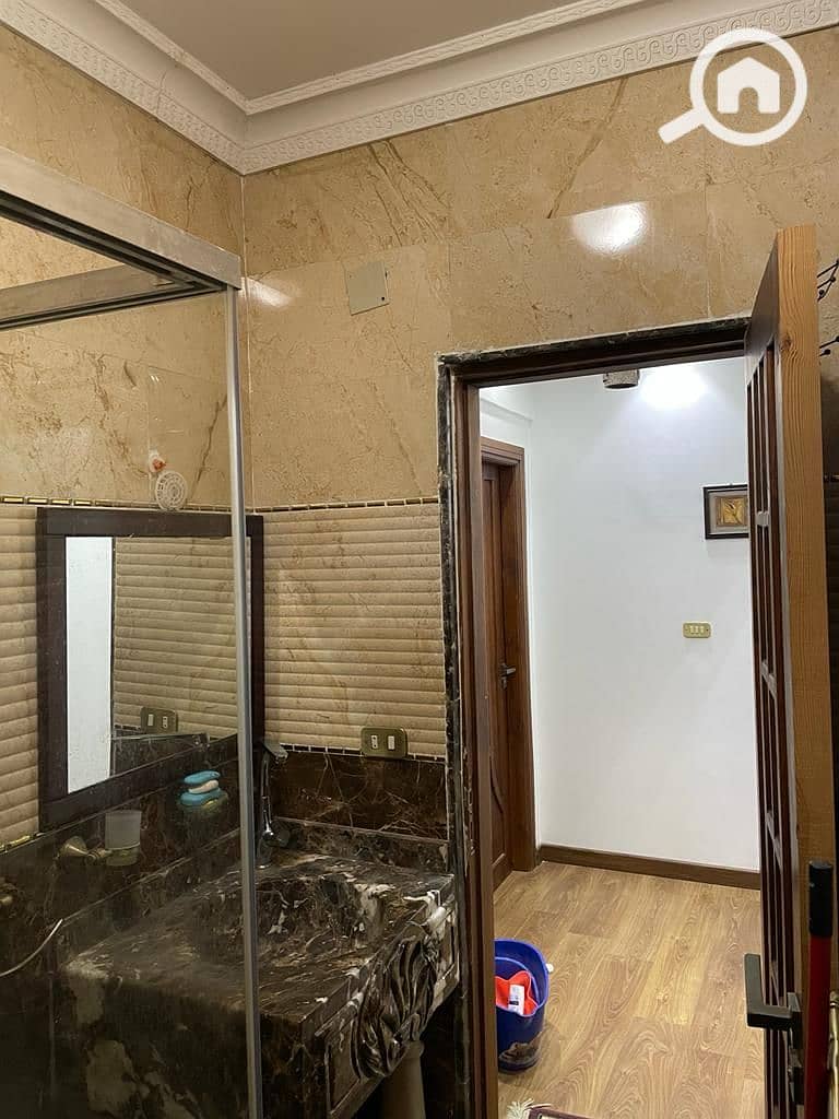For quick sale in Al Narges Buildings, Fifth Settlement: 130 sq m furnished apartment with ultra-super-lux finishing - Widok 6