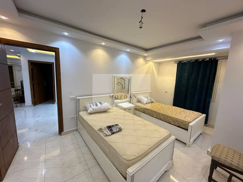 Ultra Super Lux apartment for rent furnished with hotel-quality finishing at the highest level with an open view in the Tenth District in front of Carrefour Zahra Maadi - Ansicht 2