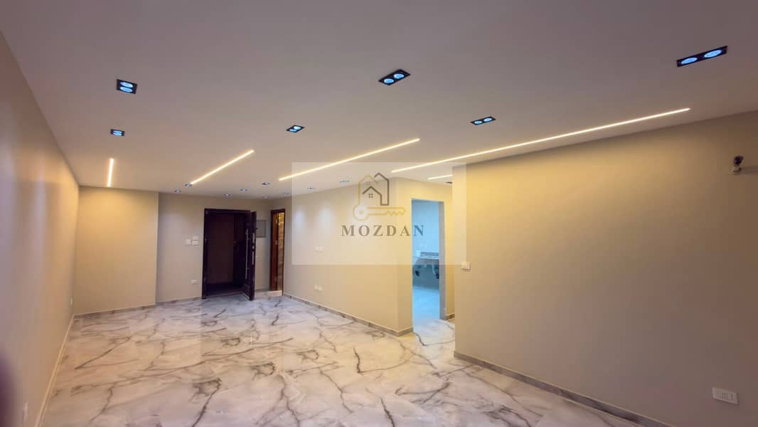 Ultra Super Lux apartment for rent with hotel finishing at the highest level, open view, Al-Shatr Al-Thamin in front of Carrefour Zahraa Al-Maadi - Ansicht 2