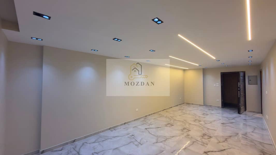 Ultra Super Lux apartment for rent with hotel finishing at the highest level, open view, Al-Shatr Al-Thamin in front of Carrefour Zahraa Al-Maadi - Ansicht 4