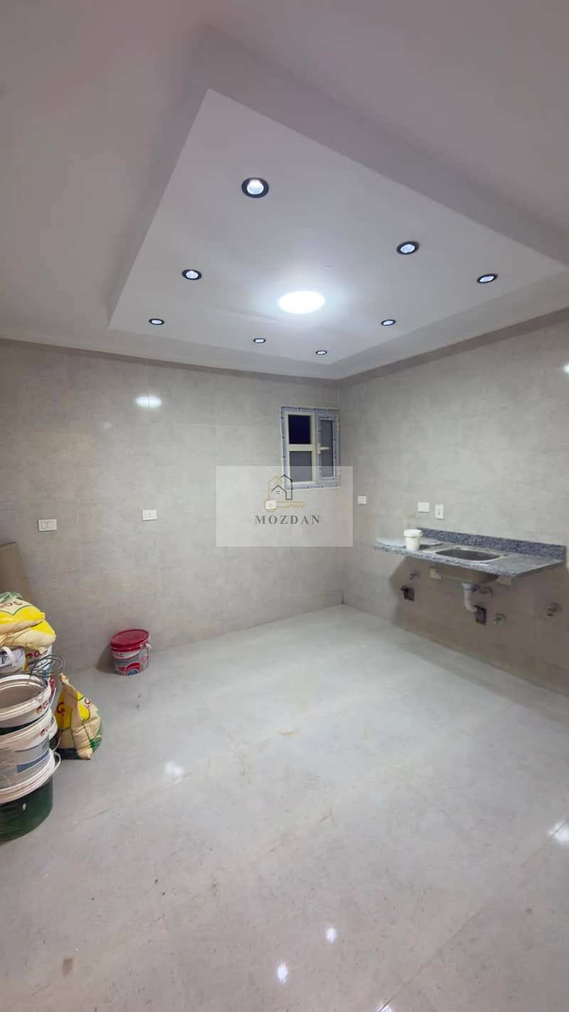 Ultra Super Lux apartment for rent with hotel finishing at the highest level, open view, Al-Shatr Al-Thamin in front of Carrefour Zahraa Al-Maadi - Mehr