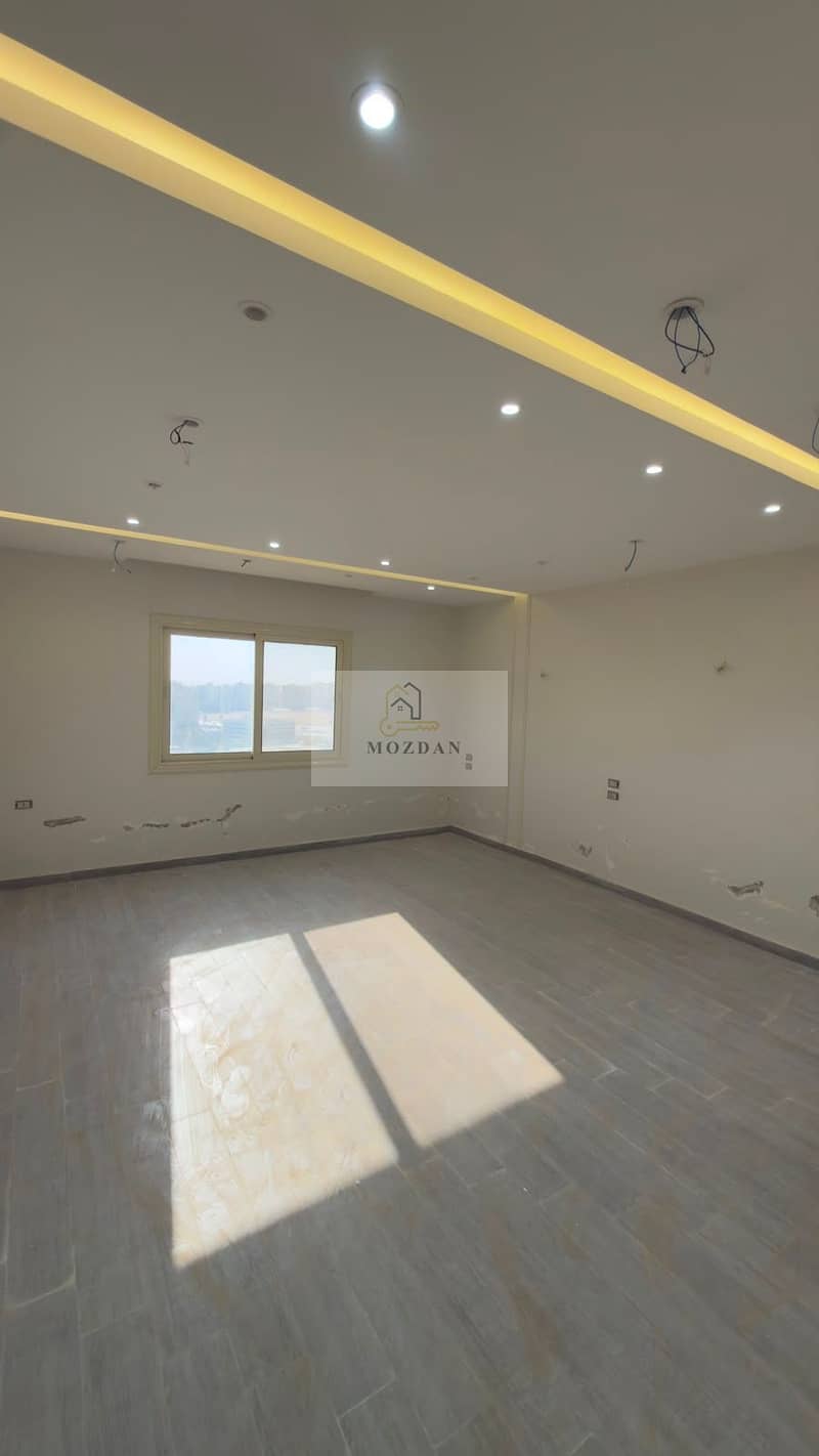 Ultra super lux apartment for rent with hotel finishing at the highest level, open view in the Eighth District, in front of Carrefour Zahraa Maadi - Więcej