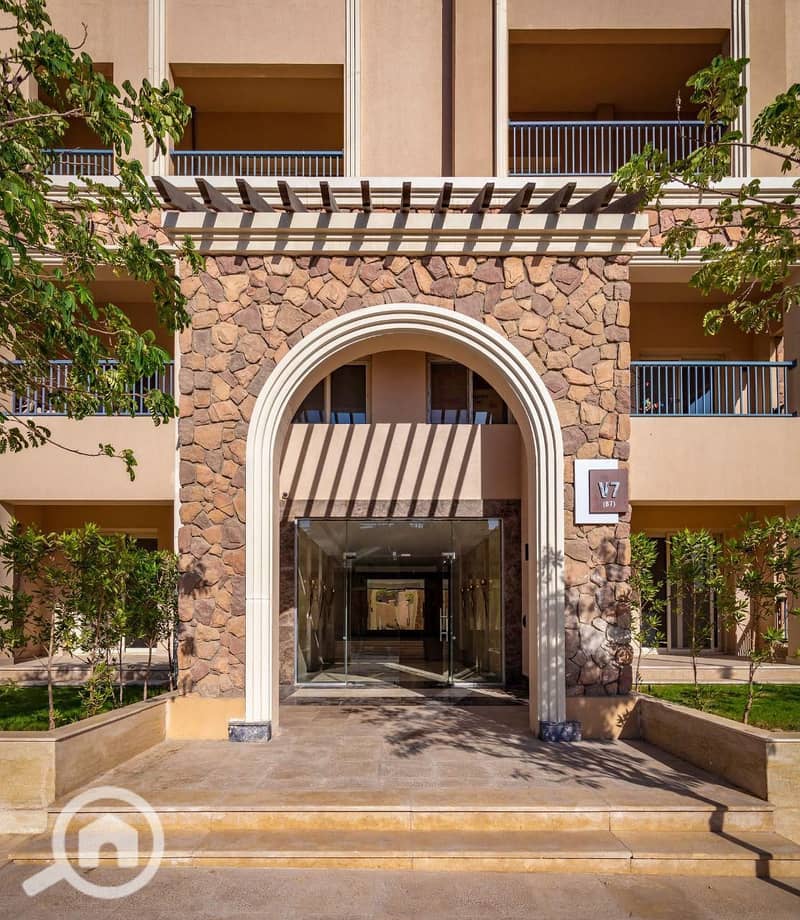 Fully furnished serviced apartment with complete finishing, immediate delivery available on installment - Mehr