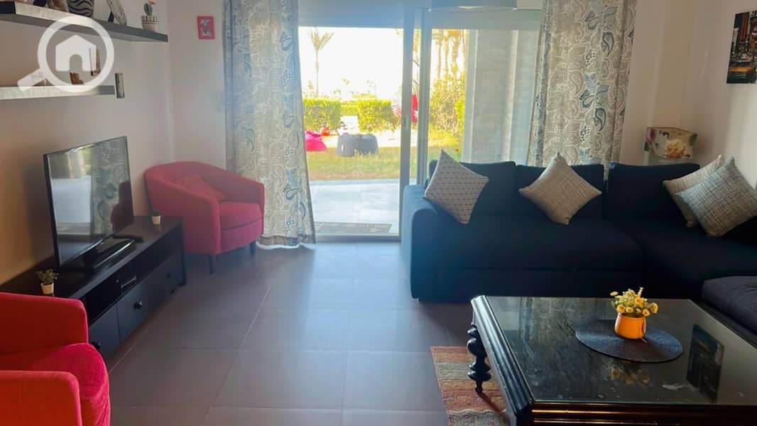 Under Market Price Furnished Chalet 120m with Garden with Kitchen and ACs for Rent in Amwaj North Coast – pohled 3